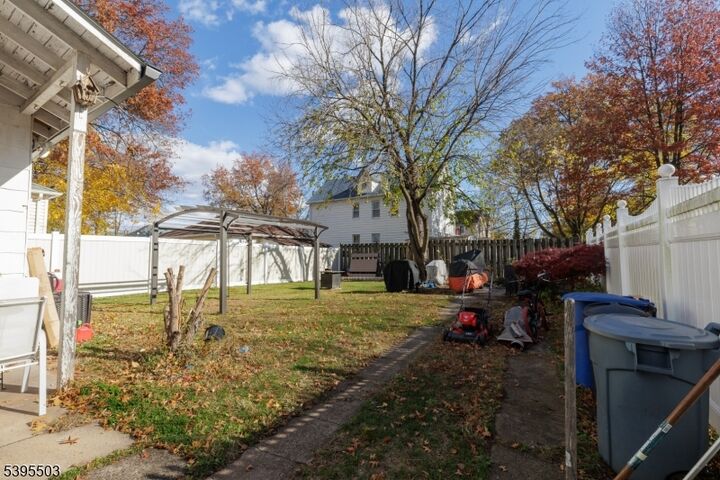 Property Photo:  935 Thorn St  NJ 07065 