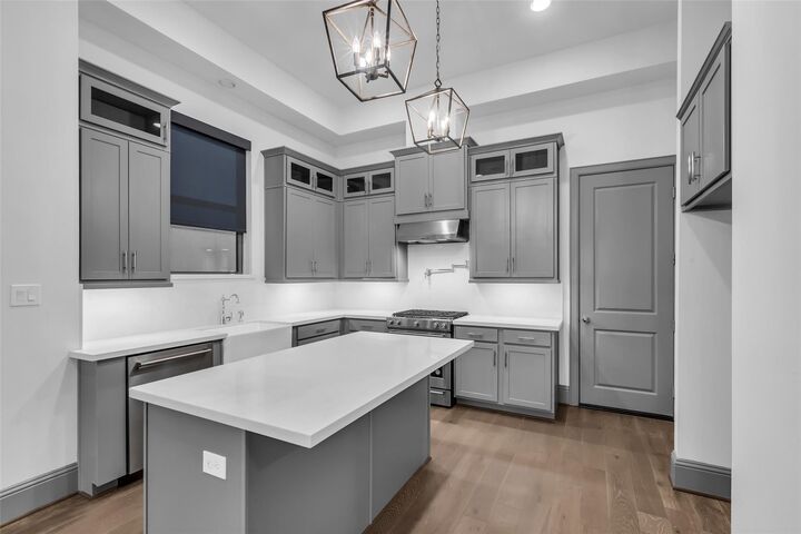 Property Photo: 1906 W 25th Street TX 77008