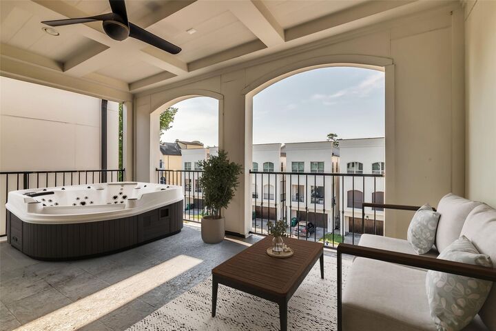 Property Photo: 1906 W 25th Street TX 77008