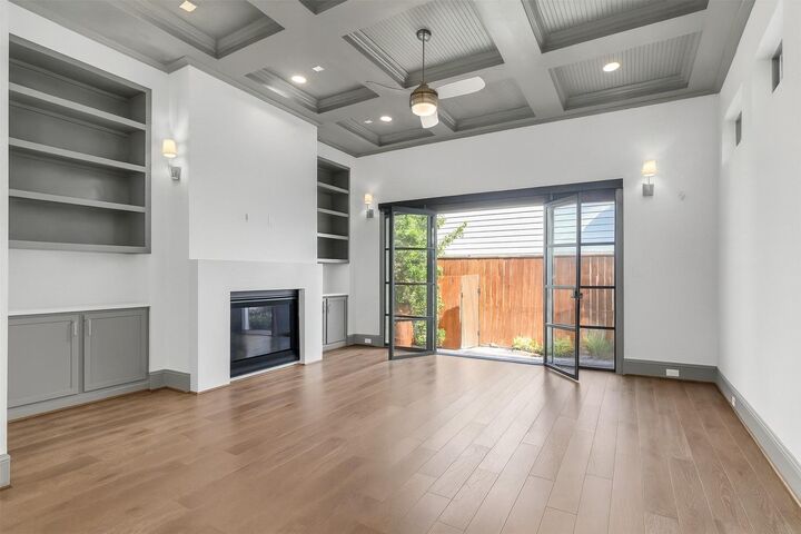 Property Photo: 1906 W 25th Street TX 77008