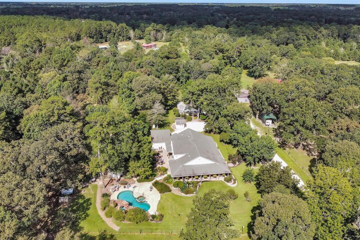 Property Photo:  235 Caravella Court  TX 77351 