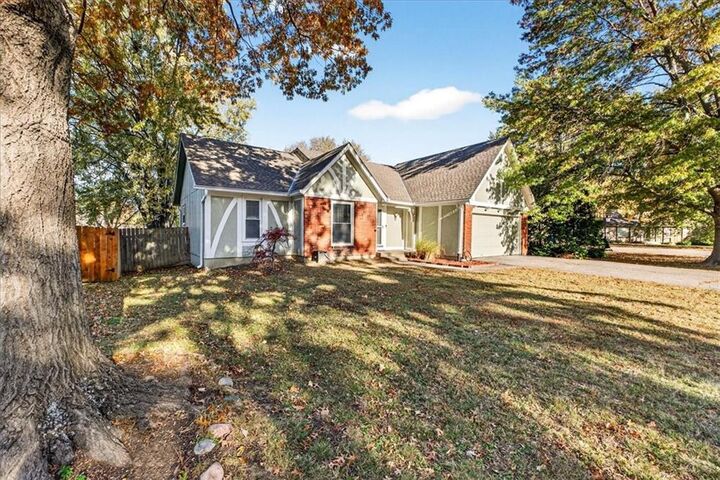 Property Photo:  1408 E Oxford Place  KS 66062 