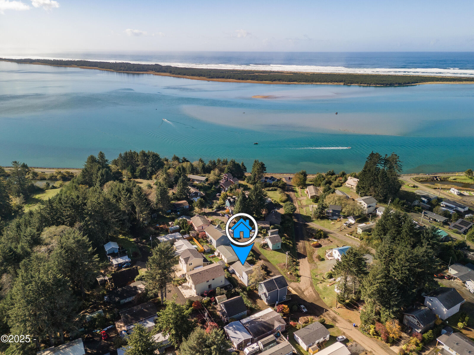 Property Photo:  2325 Fleming Avenue  OR 97141 