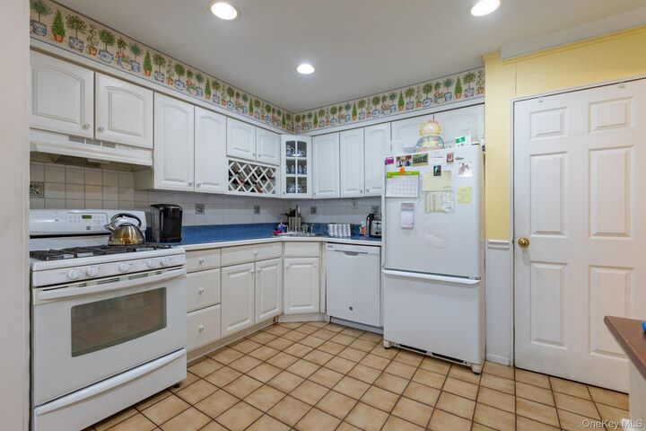 Property Photo: 9 Duffin Avenue NY 11795