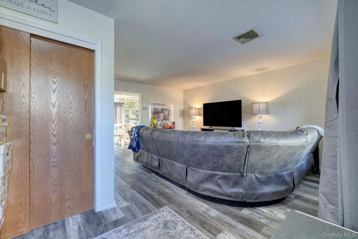 Property Photo: 256 Quassaick Avenue 7 NY 12553