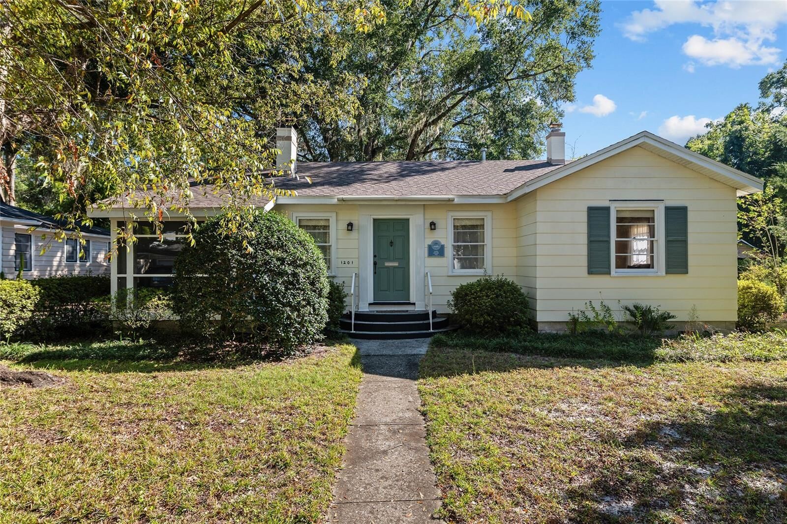 Property Photo: 1201 NE 4th Street FL 32601
