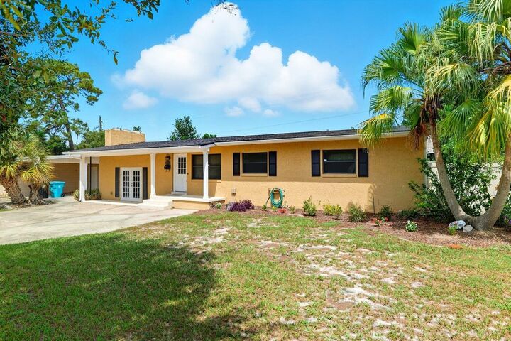 Property Photo:  3707 Pelican Lane  FL 32803 