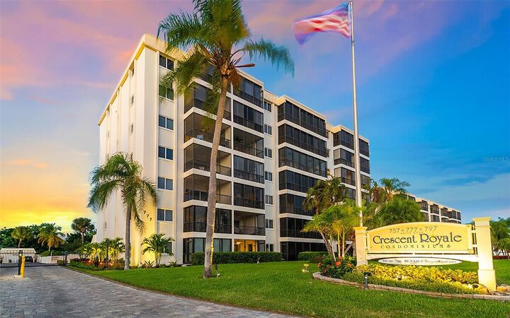 Property Photo: 777 Beach Road 1E FL 34242