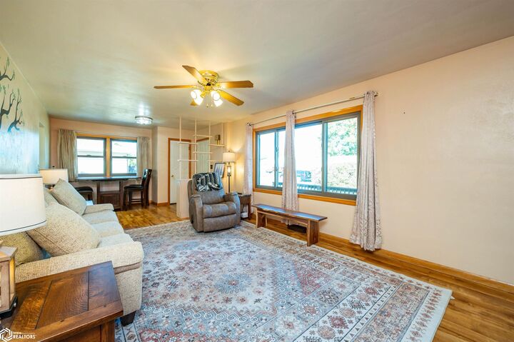 Property Photo: 6 W Meadow Lane IA 50158