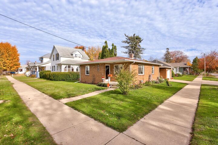 Property Photo:  215 S Kiesel Street  MI 48706 