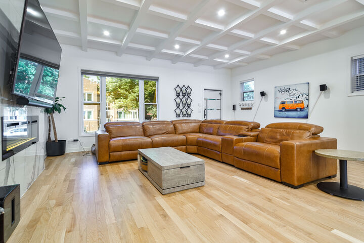 Property Photo: 943 N Central Park Avenue IL 60651