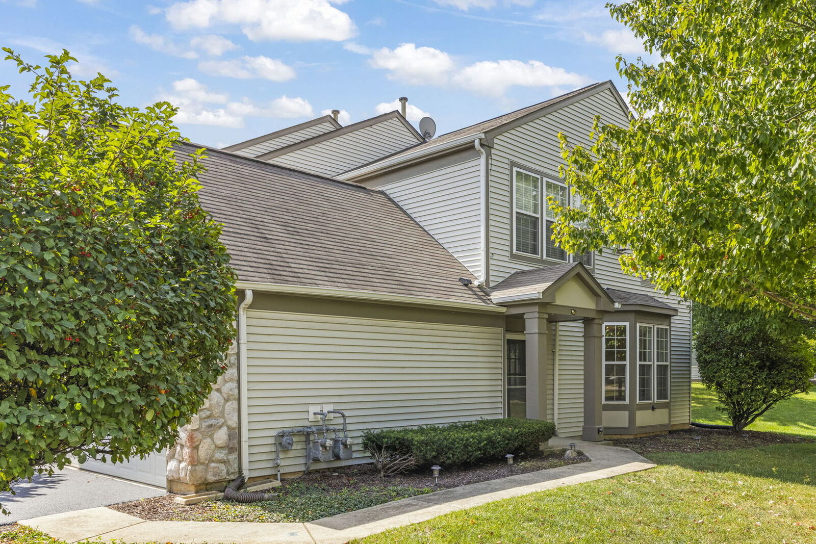 Property Photo: 3220 Bromley Lane IL 60502