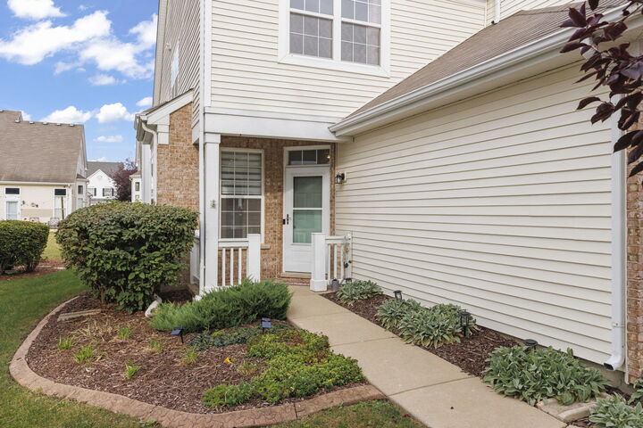 Property Photo: 907 Bluebell Circle IL 60431