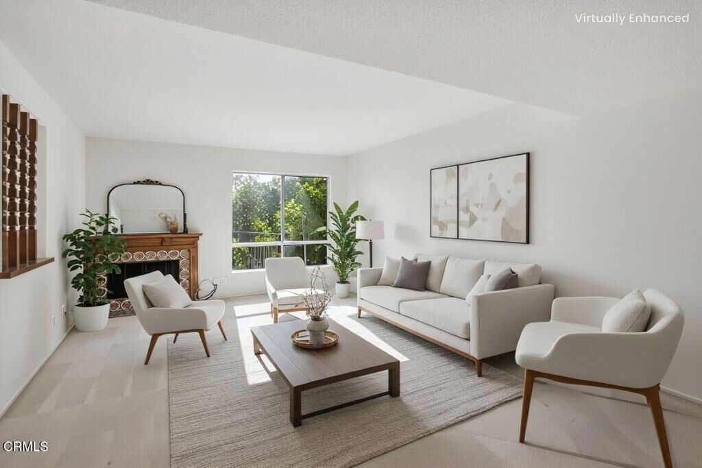 Property Photo:  2048 Valderas Drive  CA 91208 