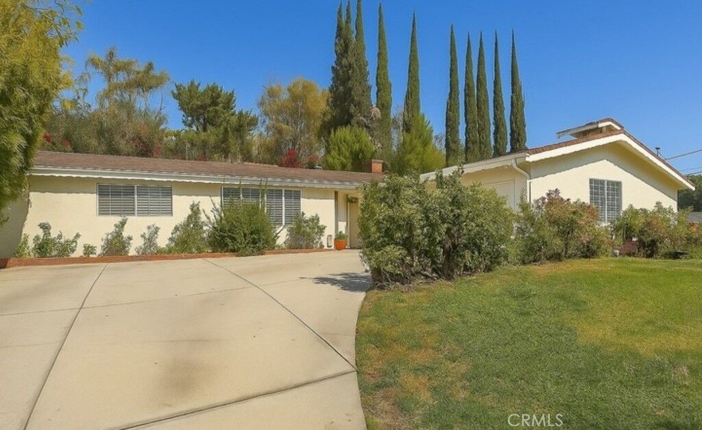 Property Photo:  5716 Comanche Avenue  CA 91367 