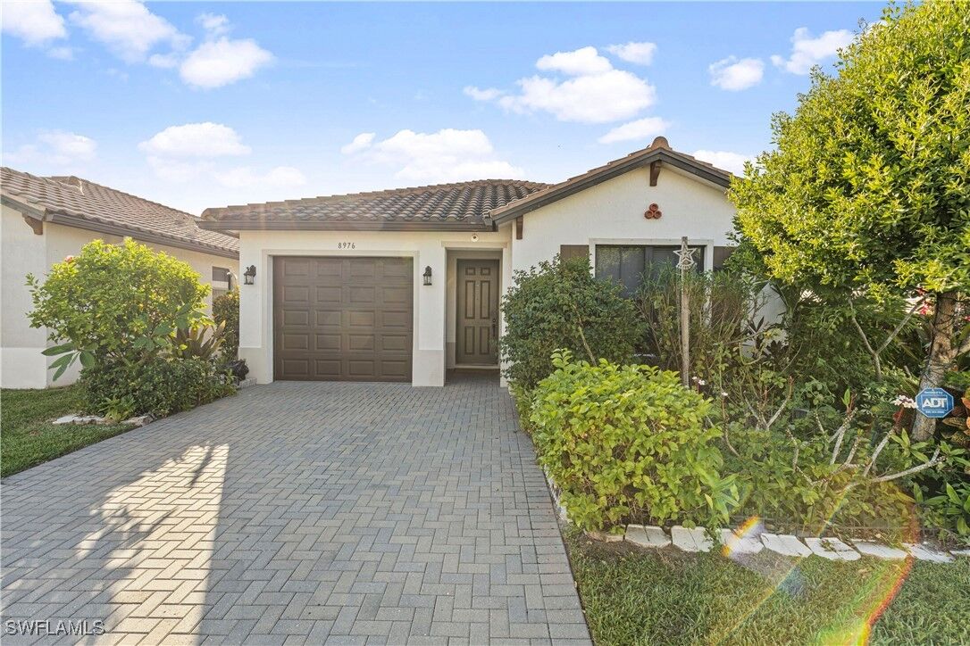 Property Photo: 8976 Madrid Circle FL 34104