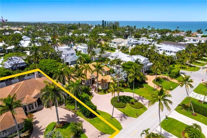 Property Photo: 258 9th Avenue S FL 34102