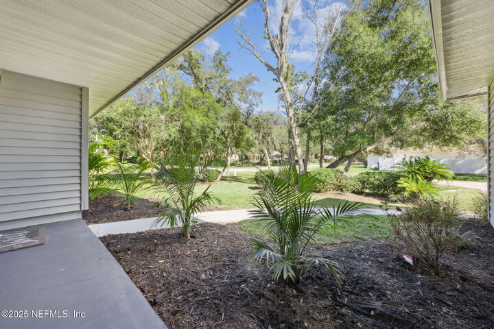 Property Photo:  502 Queen Road  FL 32086 