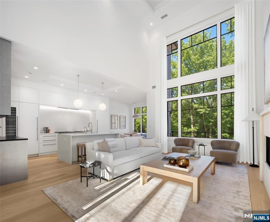 Property Photo:  11 Stone Bridge Court  NJ 07627 