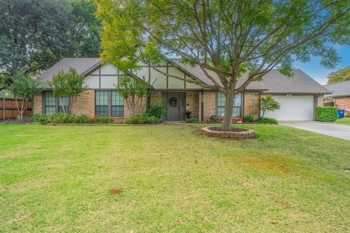 Property Photo: 5403 Rawlings Street TX 75028