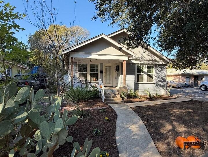 Property Photo:  1211 Lansford Avenue  TX 75224 