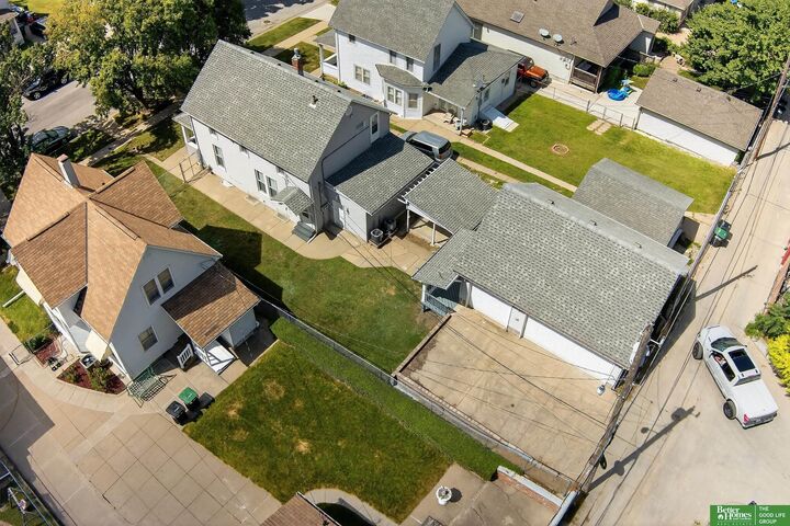 Property Photo: 1417 S 11th Street NE 68108