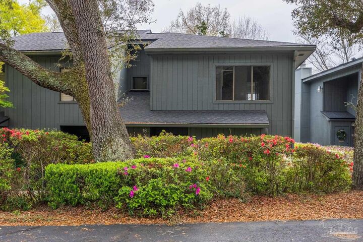 Property Photo: 18 Hillbrook Way FL 32503