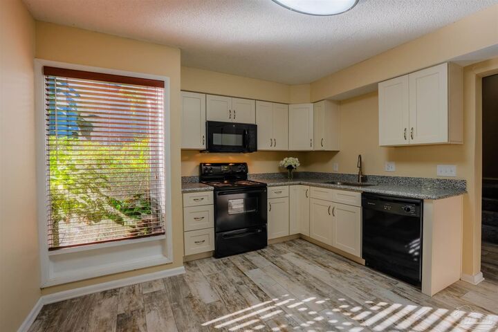 Property Photo:  18 Hillbrook Way  FL 32503 