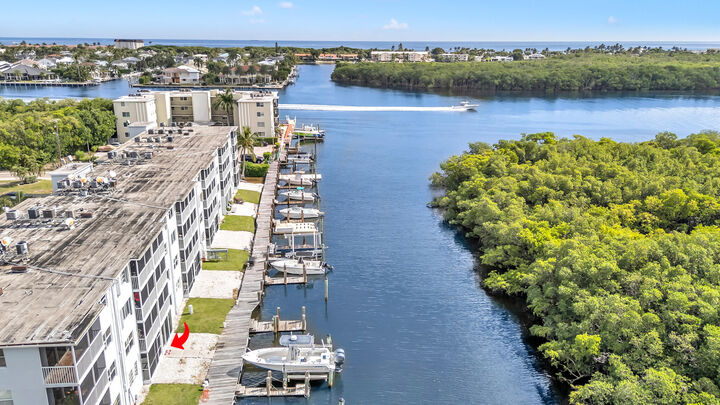 Property Photo:  689 NE 6th Court 1090  FL 33435 