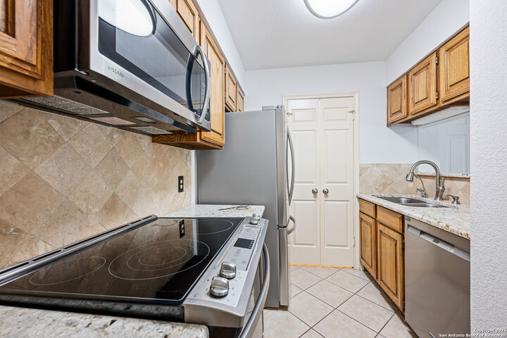 Property Photo: 13130 Blanco Rd Unit 1103 TX 78216