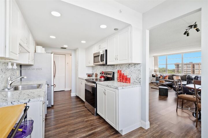 Property Photo:  1000 Sain Charles Place 604  FL 33026 