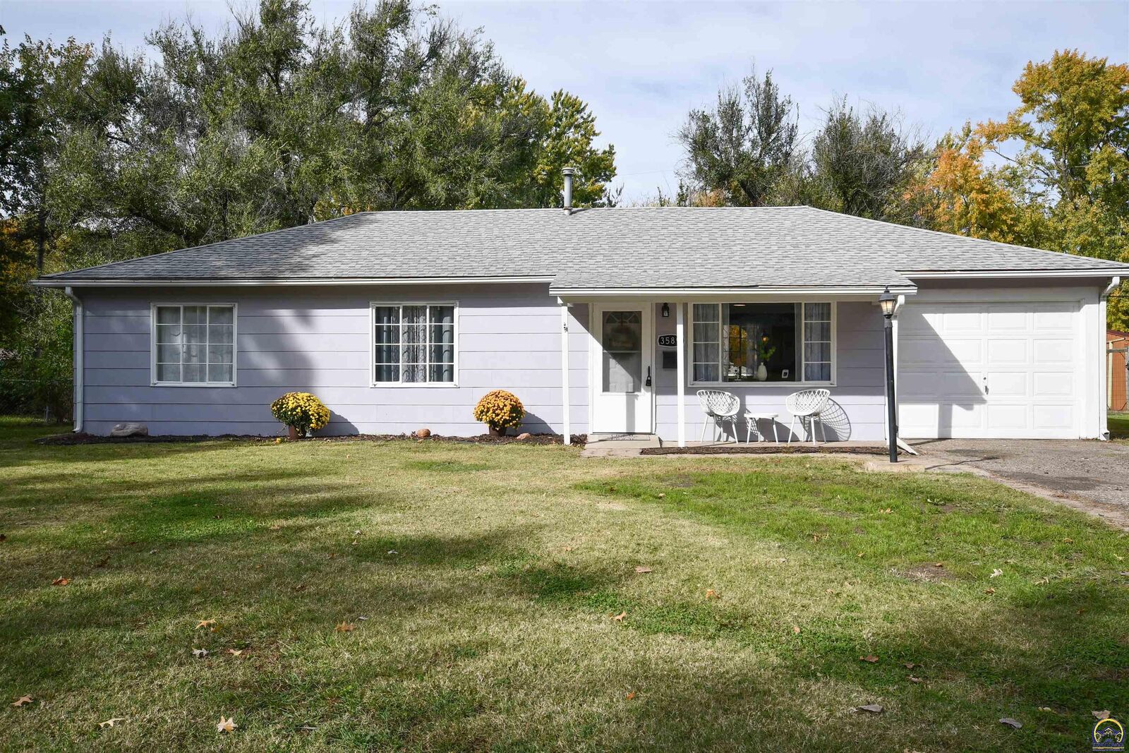 Property Photo:  3589 SW Devon Ave  KS 66611 