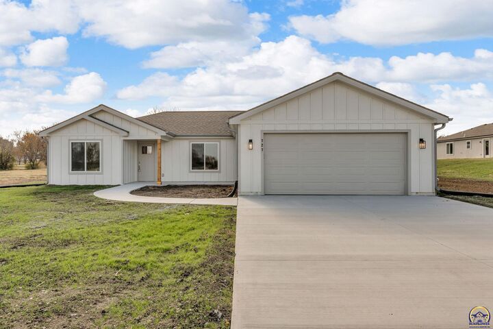 727 Teresa Ct  Carbondale KS 66414 photo