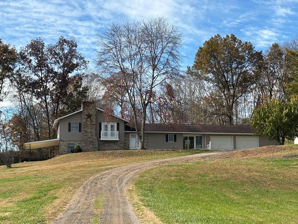 Property Photo: 1261 Higby Road OH 45601