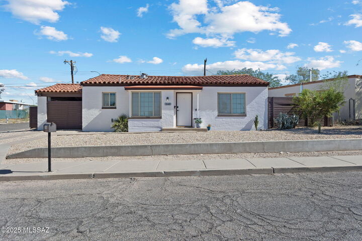 Property Photo: 2140 N Calle Chico AZ 85705