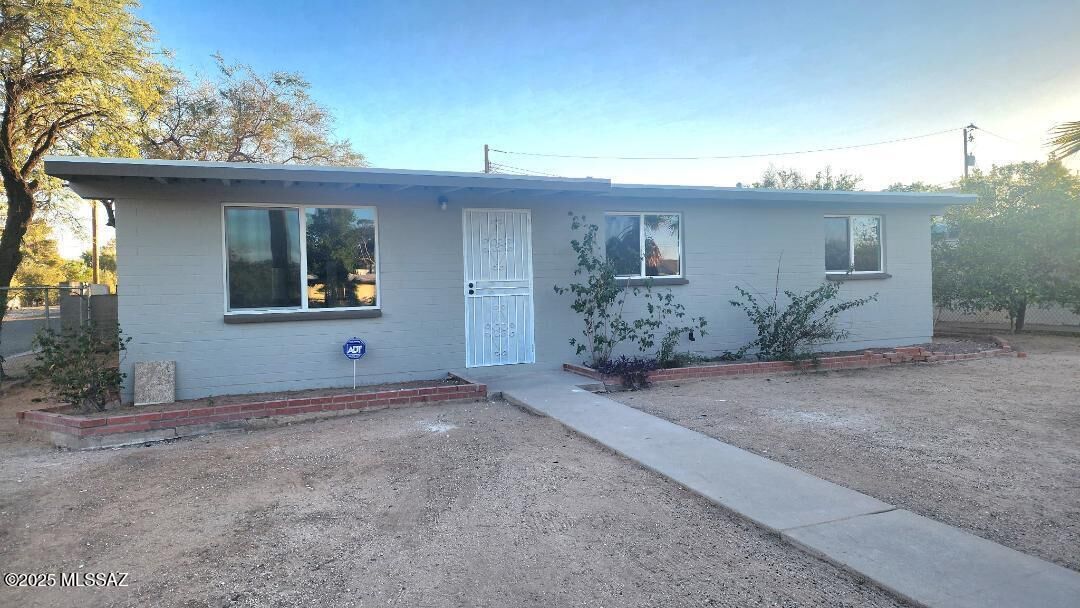 Property Photo: 1201 W Nidito Place AZ 85705