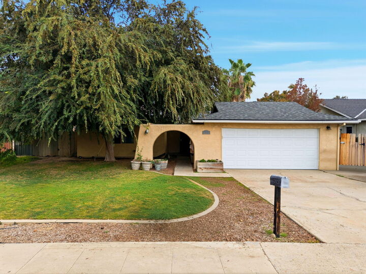 1928 S Linwood Street  Visalia CA 93277 photo