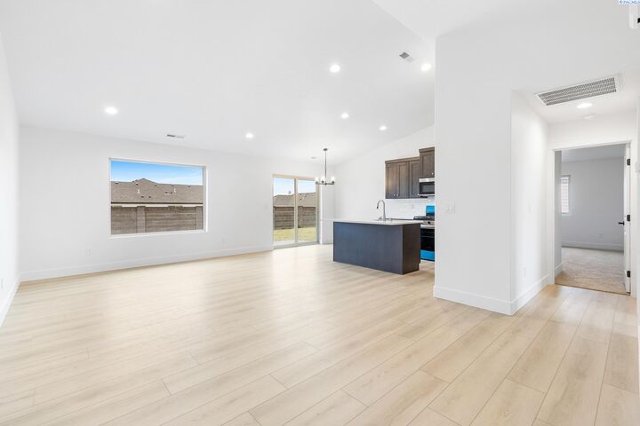 Property Photo: 10506 Lake Dr WA 99301