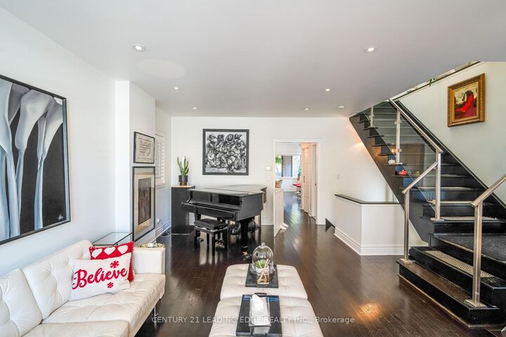 Photo de la propriété: 137 Parkview Avenue ON M2N 3Y6