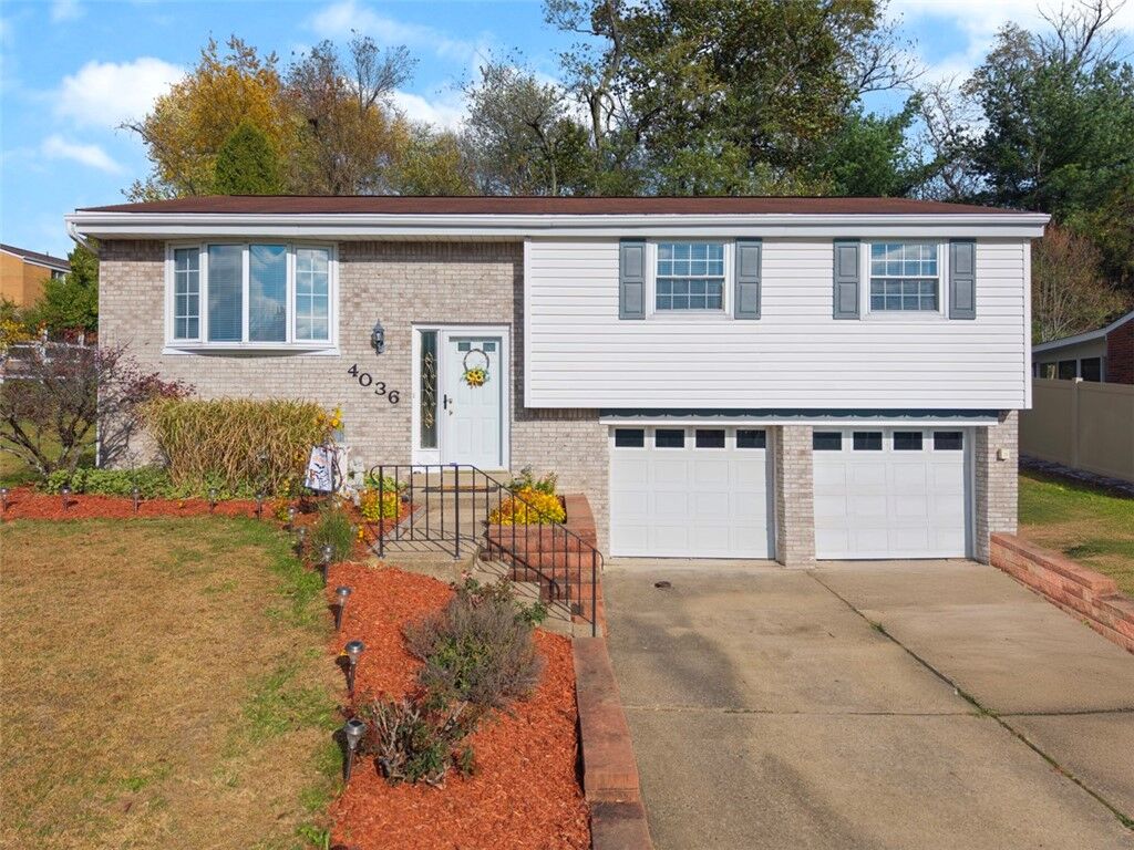 Property Photo: 4036 Crabapple Ln PA 15136
