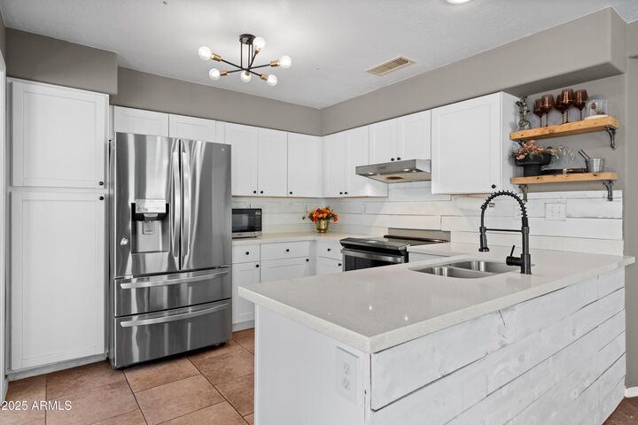 Property Photo: 16625 N Agate Knoll Place AZ 85268