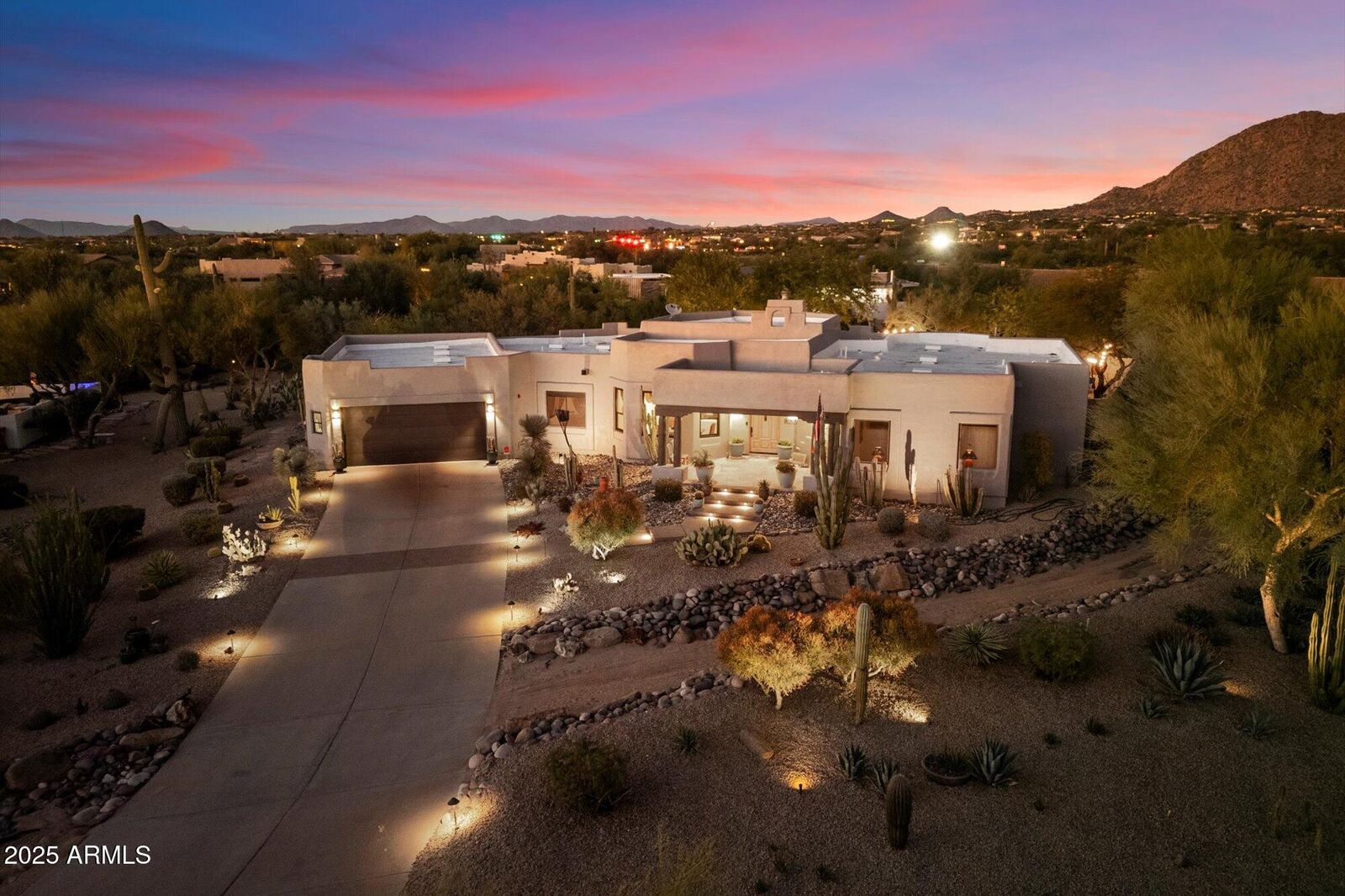 Property Photo: 8626 E Santa Catalina Drive AZ 85255