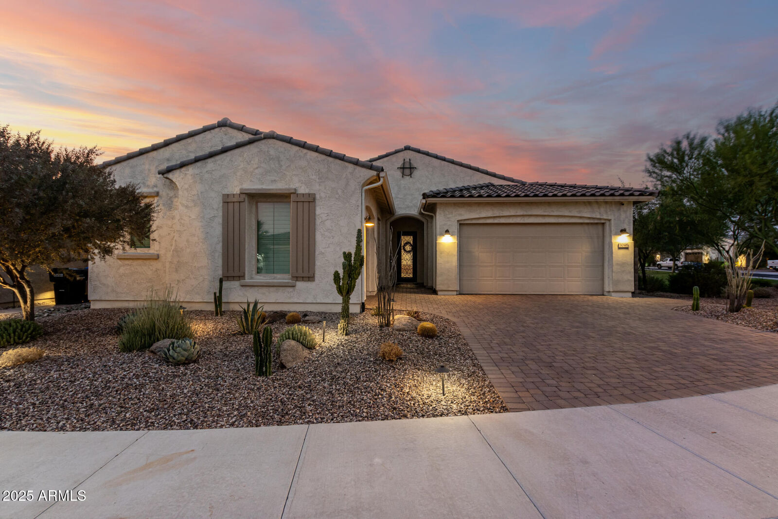 Property Photo: 3046 E Crest Lane AZ 85050