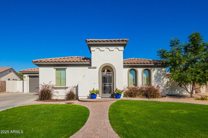 Property Photo:  16230 W Holly Street  AZ 85395 