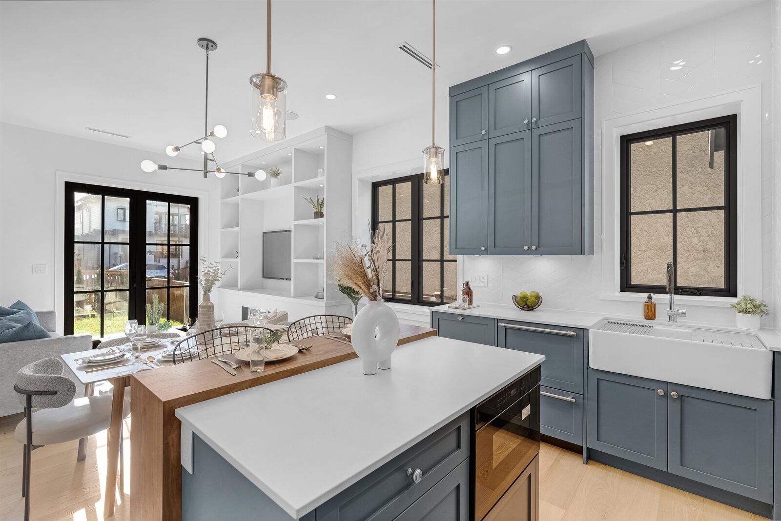 Property Photo: 2565 Dundas Street 1 BC V5K 1P7