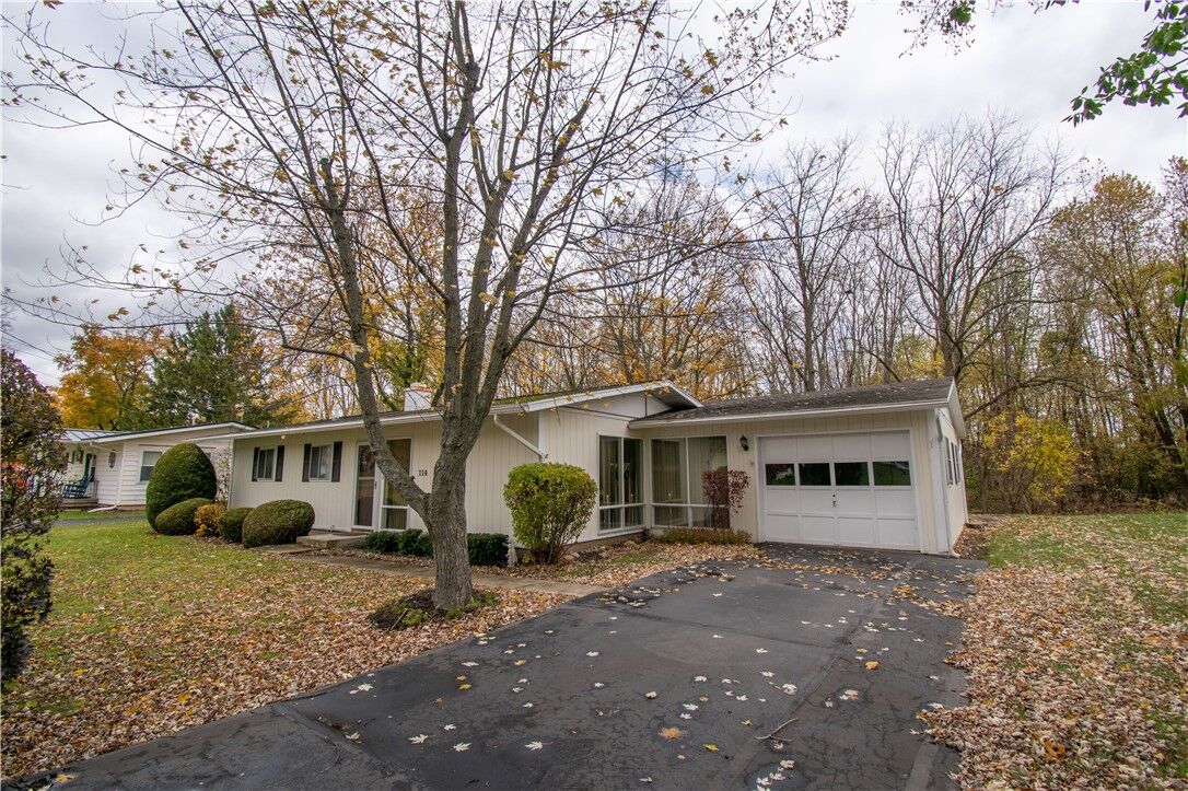 Property Photo:  114 Sprucewood Circle  NY 14456 