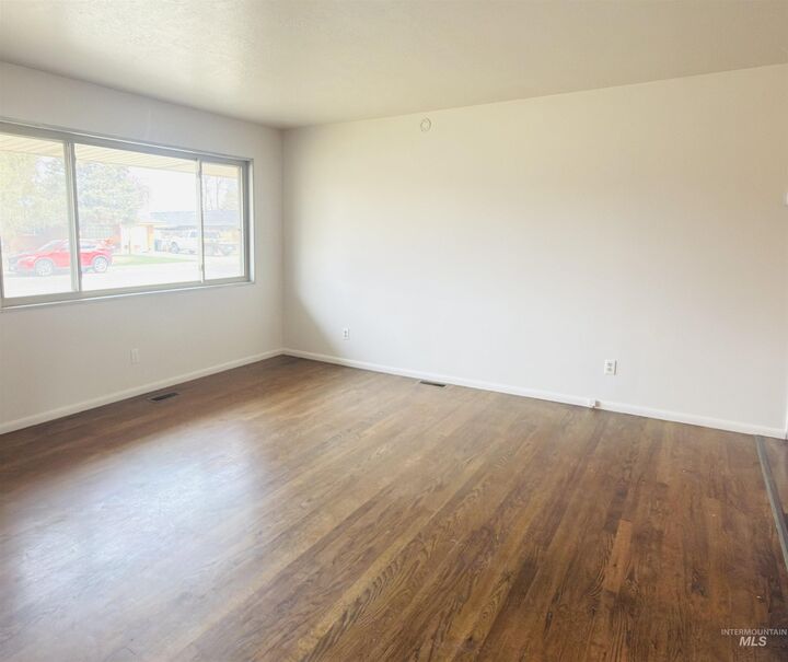 Property Photo:  975 E 17th N  ID 83647 