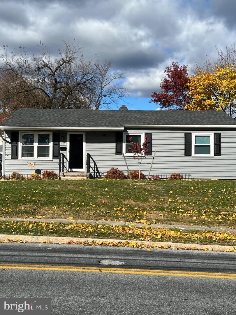 Property Photo:  1004 Scenery Drive  PA 17109 