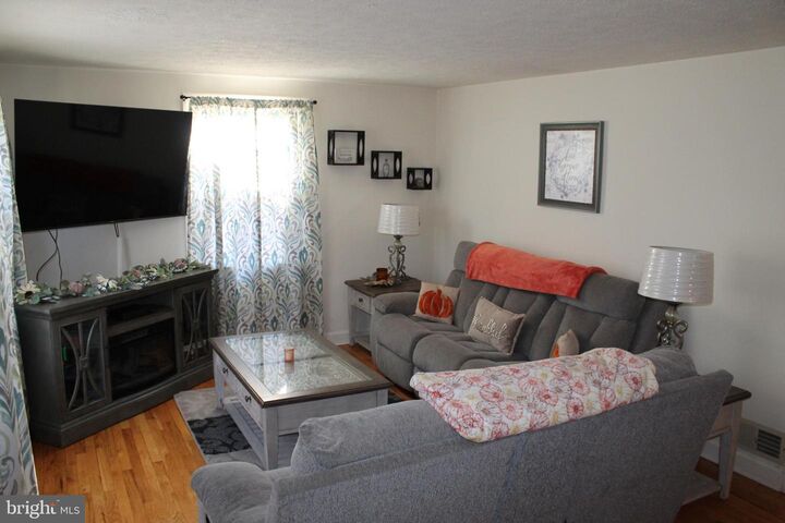 Property Photo:  117 W Oates Avenue  VA 22601 