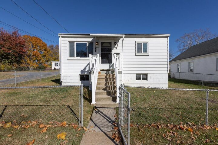 556 Gay St E  Harrisonburg VA 22801 photo